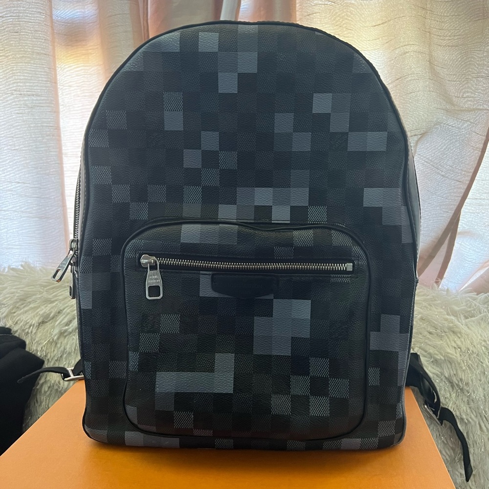 ❌❌❌SOLD❌❌❌Authentic Louis Vuitton space gray pixel Josh backpack